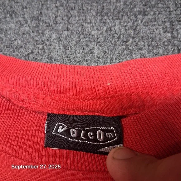 Vintage‎ Volcom Cartoon Monsters Shirt Size Medium Red Long Sleeve Crew Neck - Picture 3 of 10